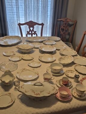 Classic Cream Porcelain Dinnerware Set with Pink Rose Motif